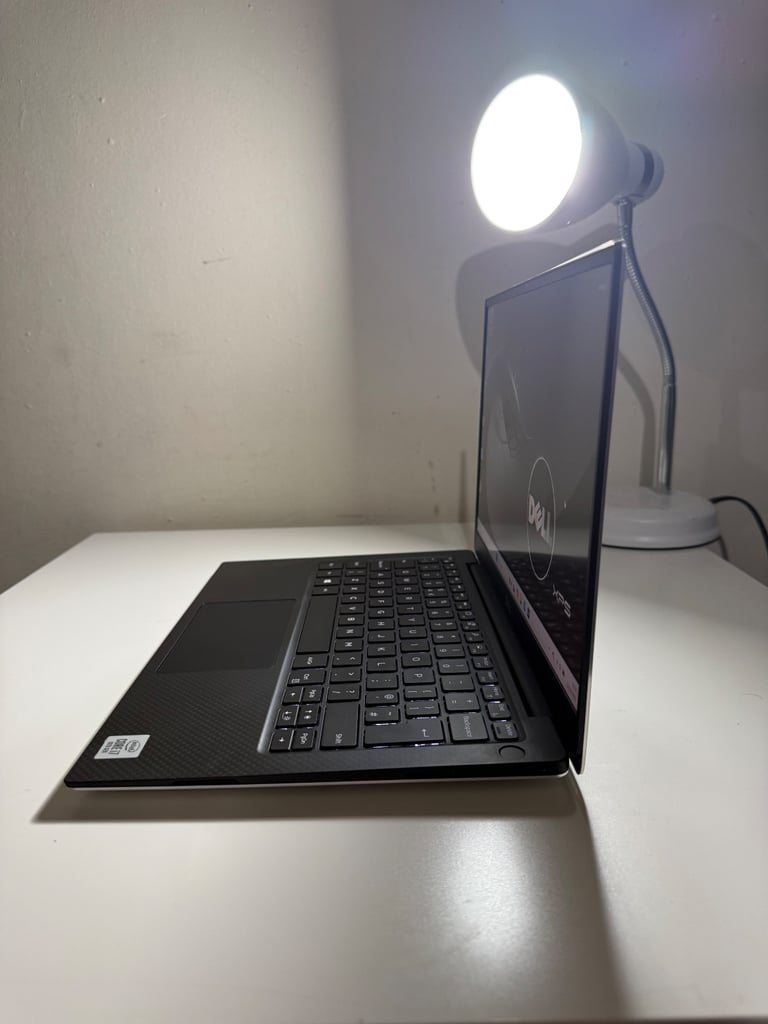 Dell xps 13 7390 Intel i7 10th gen,8gb,512gb nvme Windows 11 Pro excelent condition