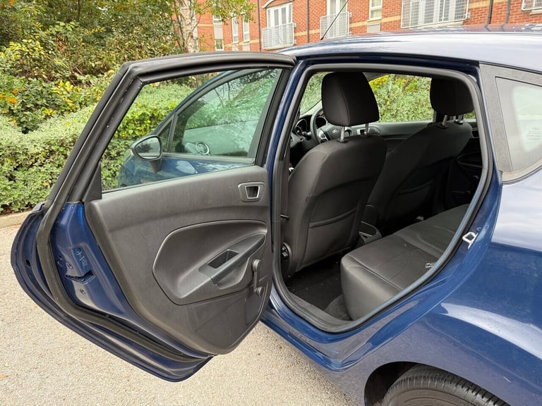 2014 Ford Fiesta 1.25 Style 5dr HATCHBACK PETROL Manual