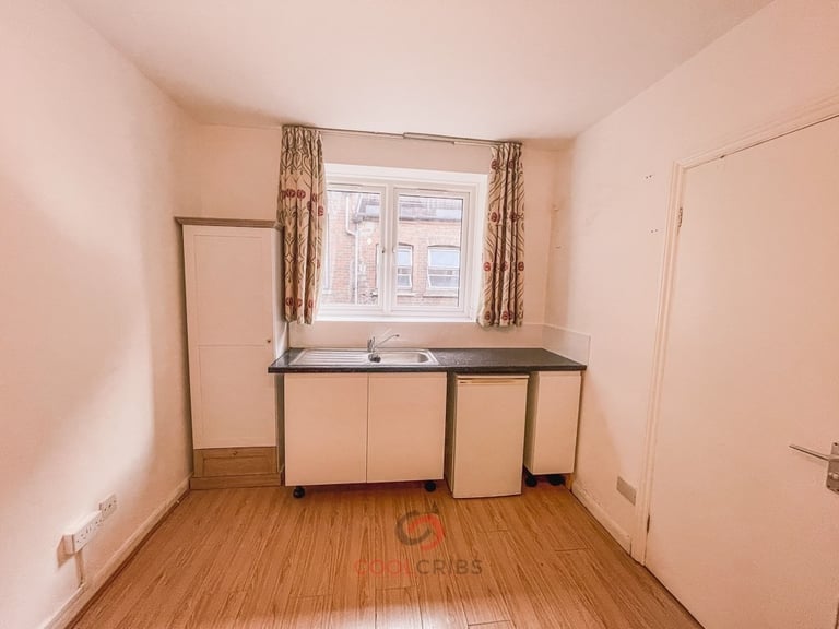 Happy to offer this beautiful and bright studio apartment in Holloway