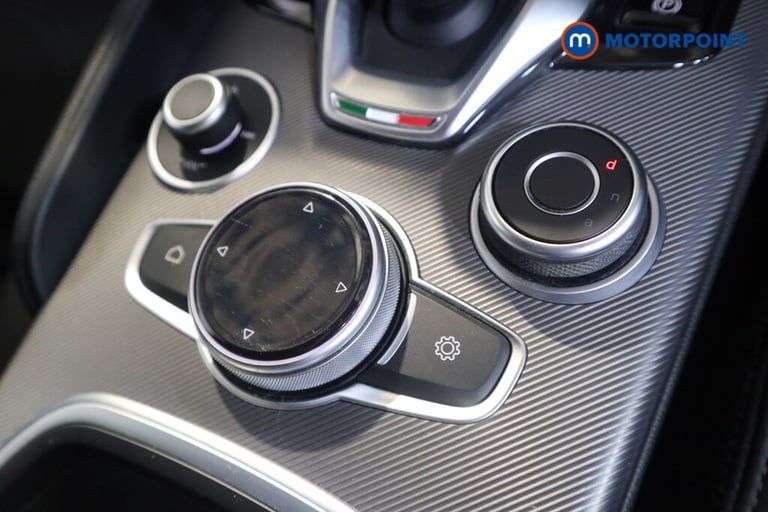 2022 Alfa Romeo Giulia 2.0 TB 280 Veloce [Performance brake] 4dr Auto Saloon Petrol Automatic