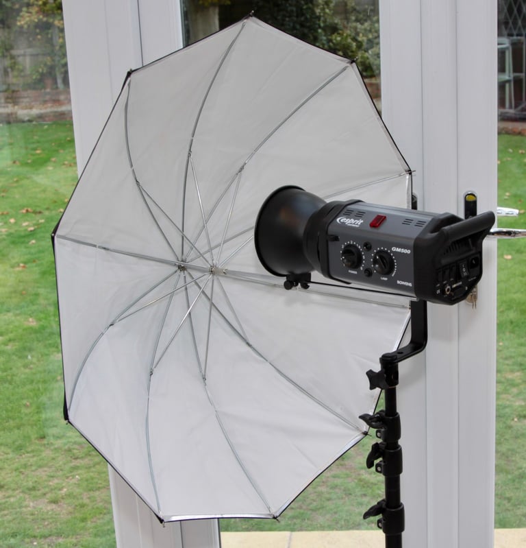  Bowens Esprit Gemini GM500 2-Head Flash Kit with Softbox , Umbrella . & Kit bag