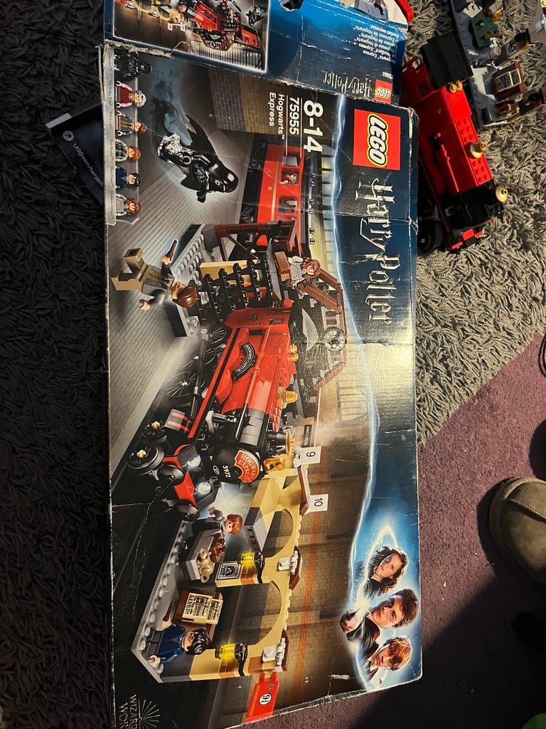 Harry Potter Lego set-platform 9 3/4 and train