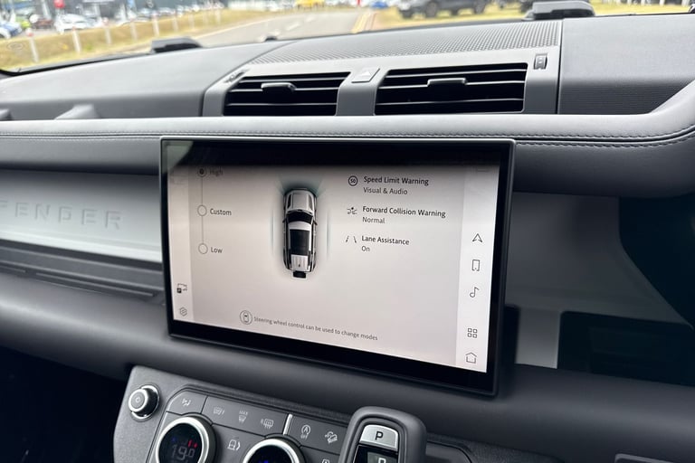 2025 Land Rover Defender 110 3.0 D250 MHEV X-Dynamic SE Auto 4WD Euro 6 (s/s) 5dr SUV Automatic