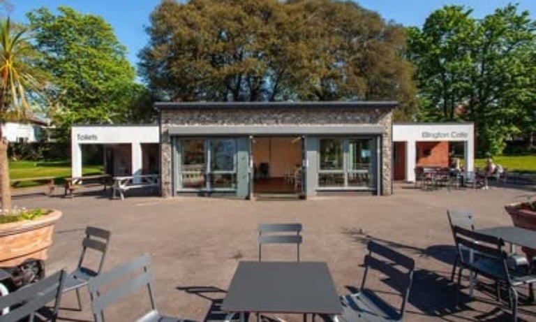 4 Bed. Seaside Townhouse with fast train link to London