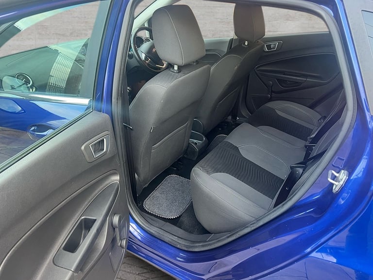 6 MONTHS WARRANTY, DRIVES NICE AND COMRORTABLE 