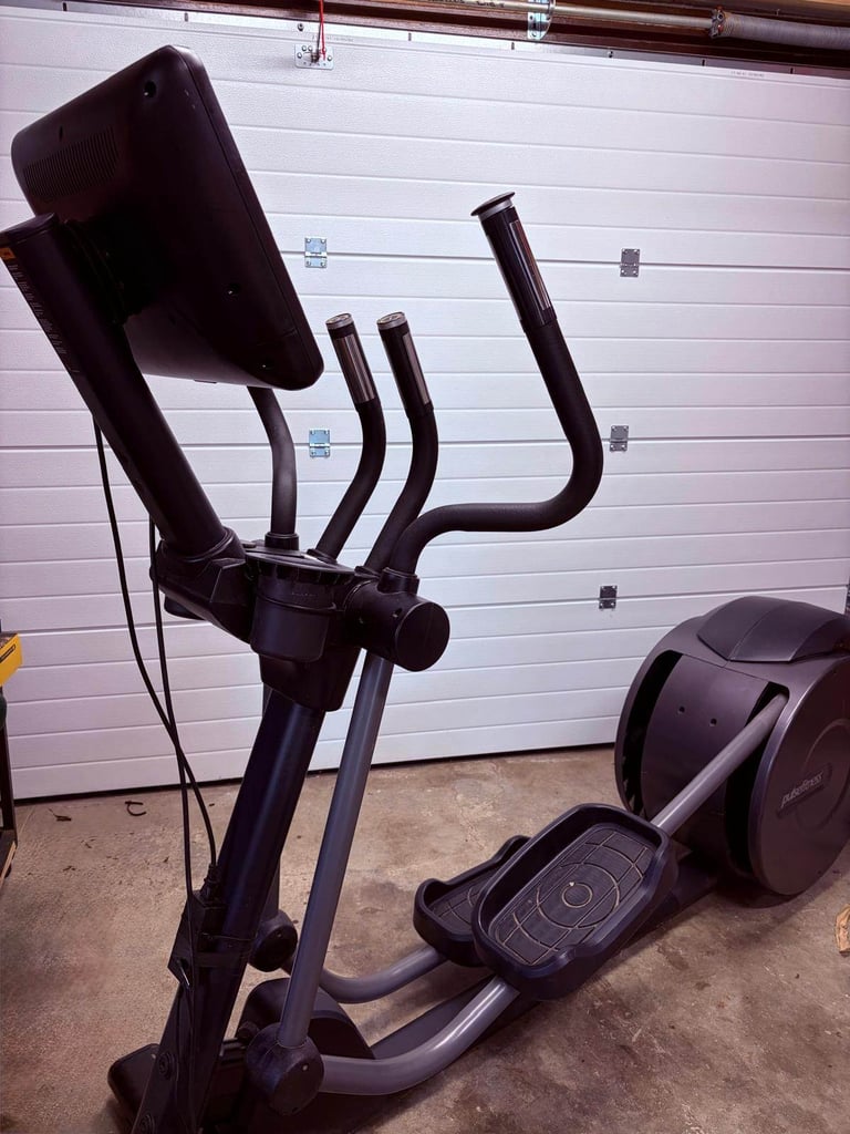 image for Pulse Fitness 280G Stealth Cross Trainer – Commercial Quality – Excellent 