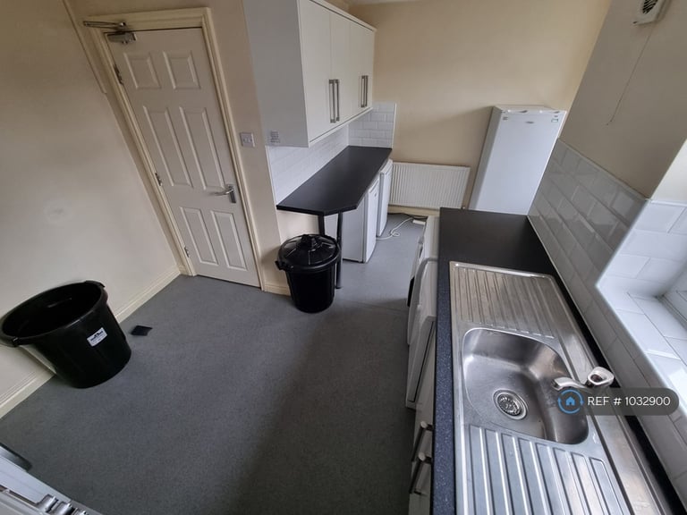 6 bedroom house in Bridgelea Road, Withington, M20 (6 bed) (#1032900)