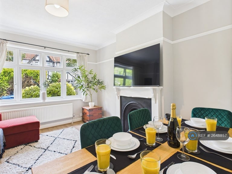 4 bedroom house in Merton Hall Gardens, London, SW20 (4 bed) (#2648857)