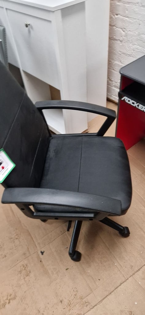  X rocker carbon tek gaming desk - Black & Red  & Black faux leatherette office chair - assembled  