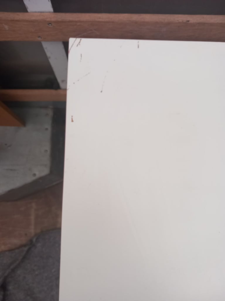 Kids pink desk CAN DELIVER