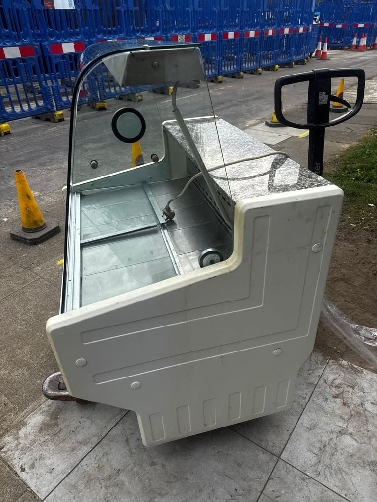  🧊 Serve Over Display Fridge – Commercial Counter