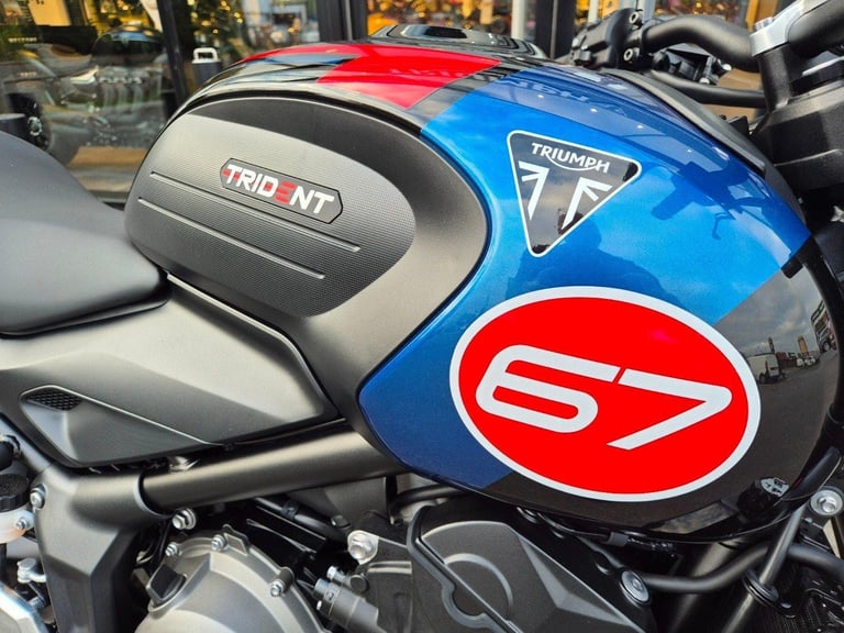 2025 TRIUMPH TRIDENT 660 TRIPLE TRIBUTE EDITION