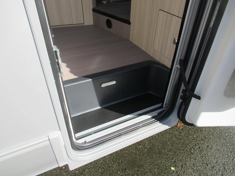 Adria Compact Supreme SL 2.2 Diesel 140BHP Automatic