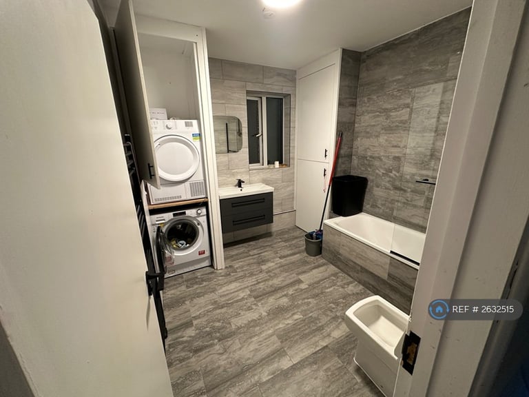 3 bedroom flat in Gainsborough Gardens, London, NW11 (3 bed) (#2632515)