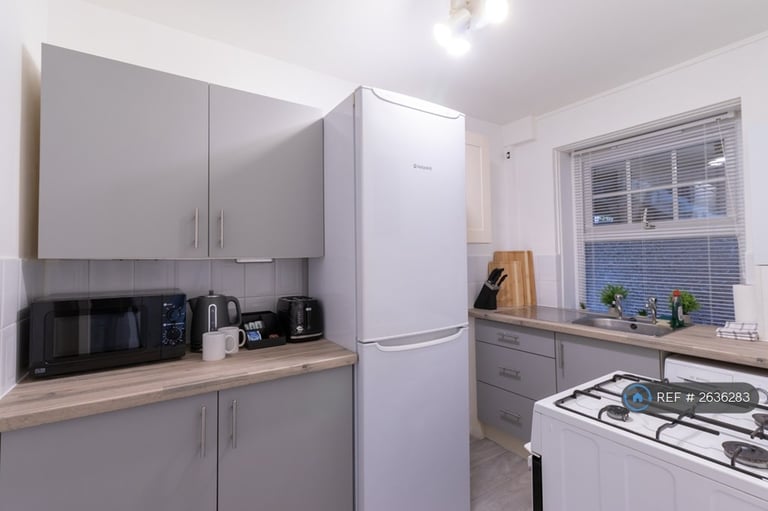2 bedroom house in West Court, Southsea, PO4 (2 bed) (#2636283)
