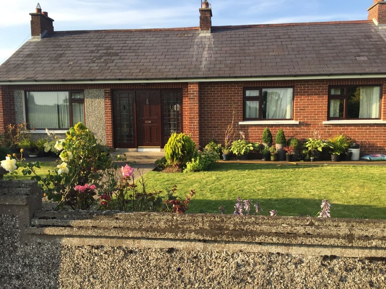  Fabulous Rustic Bungalow, amazing views over Lough Neagh. Short term 4-6 mths, 30 mins Belfast  