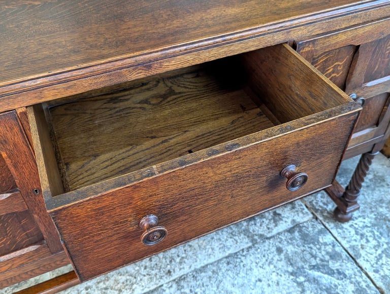Arts & Crafts Oak Sideboard - Antique - Quarter Sawn Oak