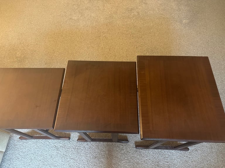 Set of 3 nesting tables