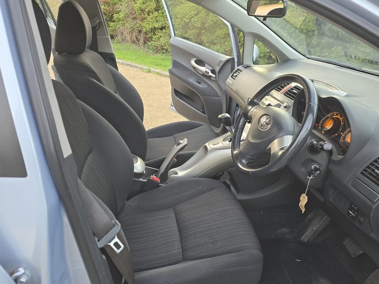 2007 Toyota Auris 1.6 Automatic VVTi TR MM 5dr . 87000 Miles . CHEAP on Fuel. GOOD Car. HATCHBACK...