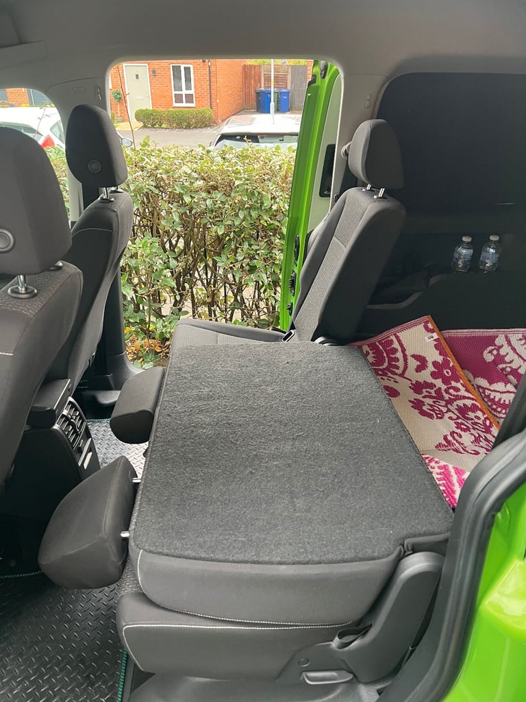 VW Caddy Maxi Life second row seats