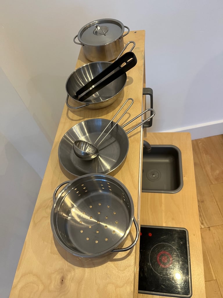 IKEA DUGTIK LIGHT UP PLAY KITCHEN WITH POTS AND PANS SET