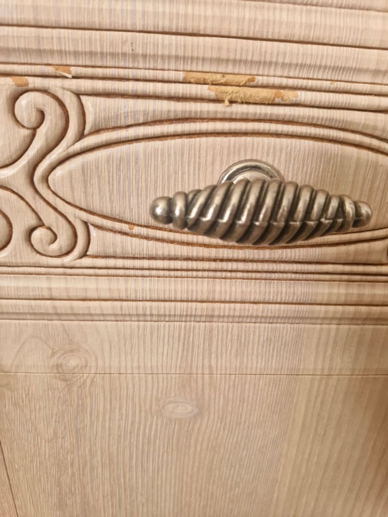 Wardobes. 2 big doubles and 1 single unit with shelves 