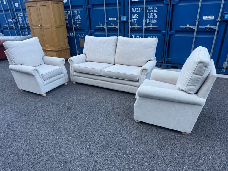 Very good quality three piece Suite thorngateupholstery