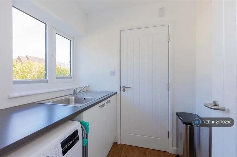 3 bedroom house in Holly Close, Highmoor Cross, Henley-On-Thames, RG9 (3 bed) (#2670288)