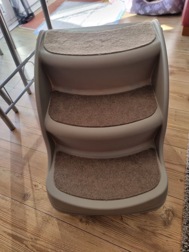 Foldable dog/cat step