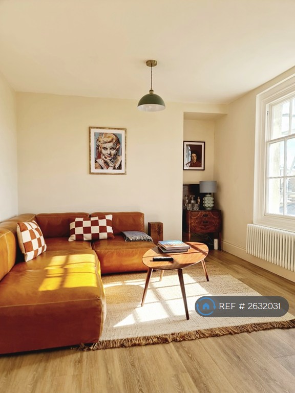 1 bedroom flat in Trinity Square, Margate, CT9 (1 bed) (#2632031)