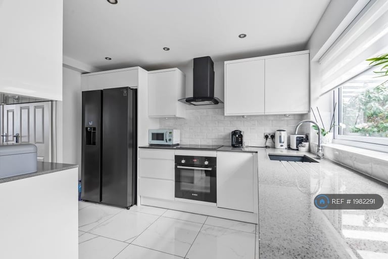 3 bedroom house in Richards Avenue, Romford, RM7 (3 bed) (#1982291)