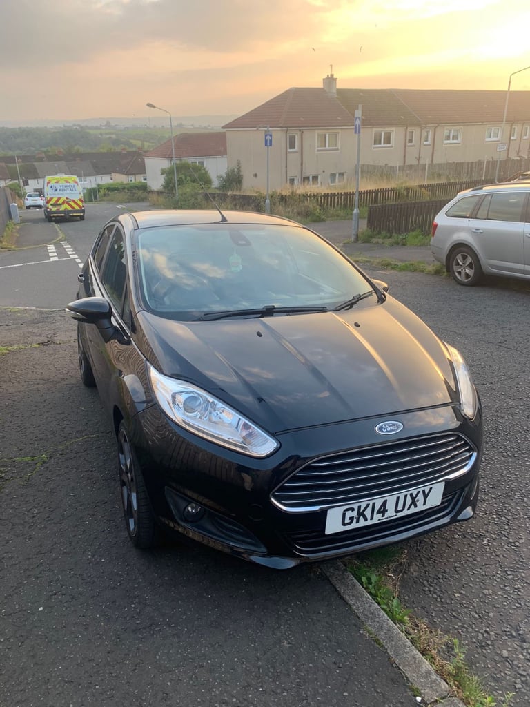 Ford fiesta titanium hatch back 5 doors black colour