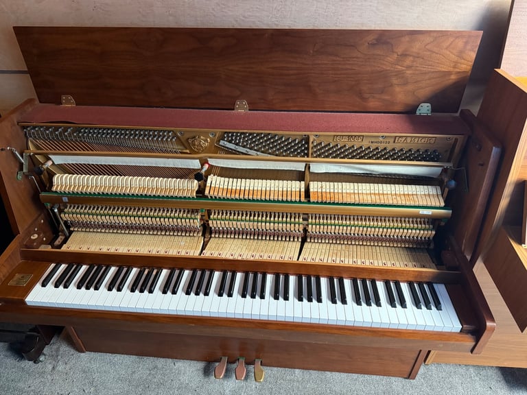 SAMICK FREE DELIVERY FREE STOOL TUNED 