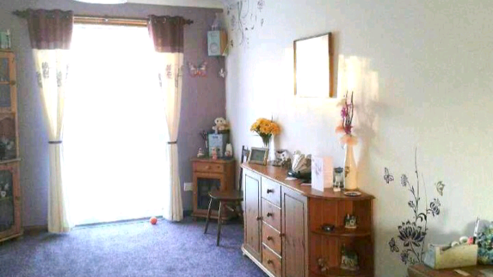 Bright Single Room to let in my House..
