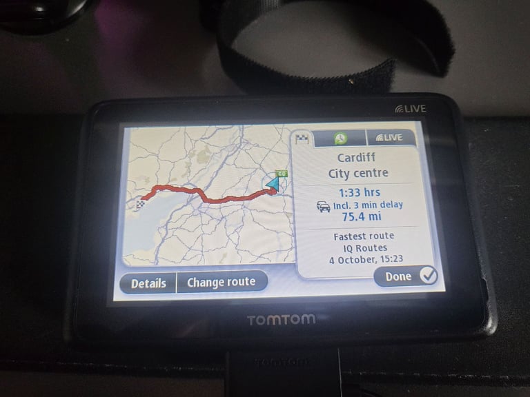 TomTom Go 1000 Live Sat Nav with accessories