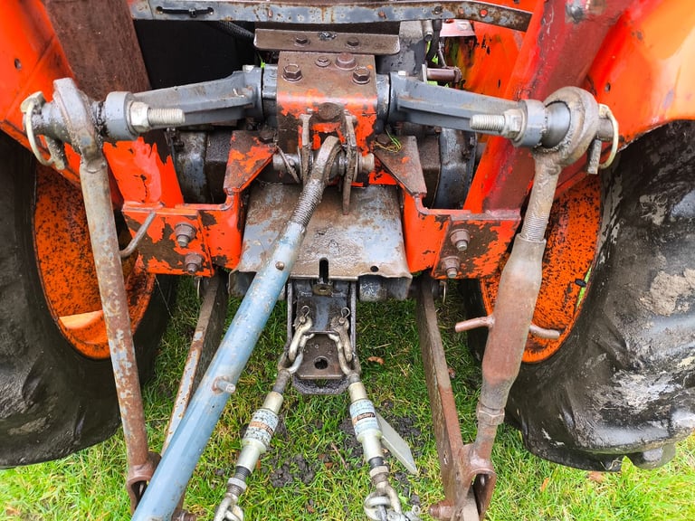 Kubota B1750 mini tractor 