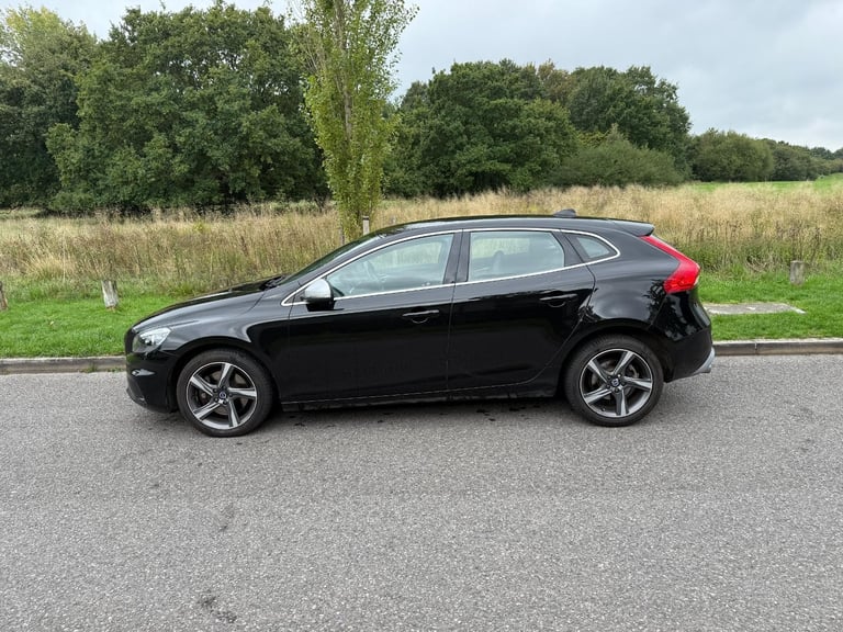 Volvo V40 2.0 D2 R-Design Auto Euro 6 5dr DIESEL AUTOMATIC 2015/65