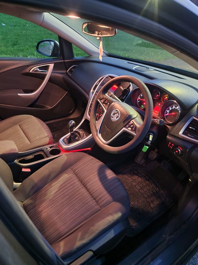 Vauxhall ASTRA 1.4, cheap car, Hatchback, 2011, Manual, 1398 (cc), 5 doors