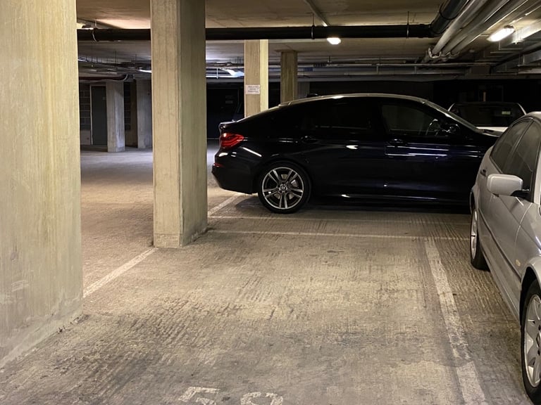 Long-term parking space for rent –  Canary Wharf