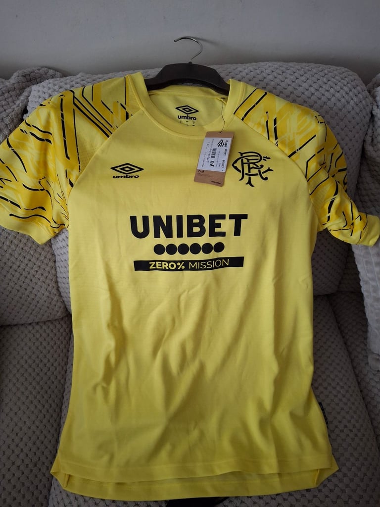 BNWT Mens Rangers goalkeeper top (size large)