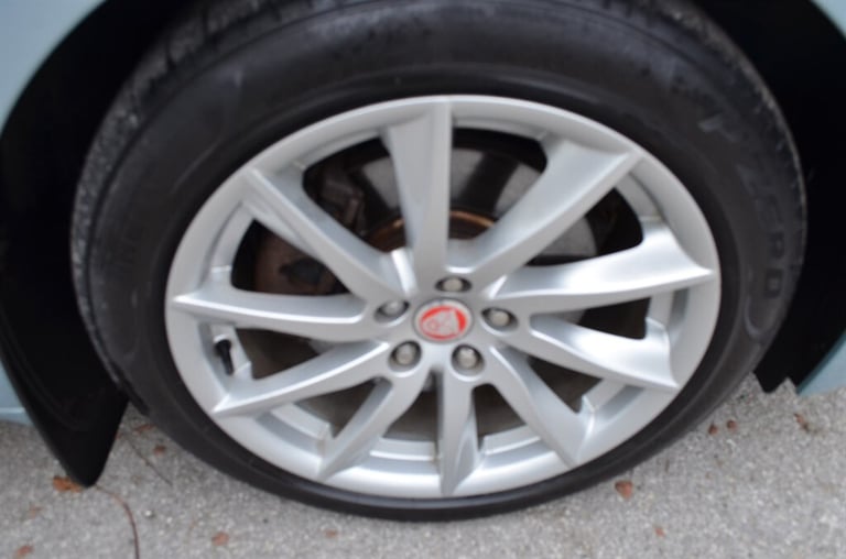 2012 Jaguar XF 2.2d Premium Luxury 4dr Auto SALOON DIESEL Automatic