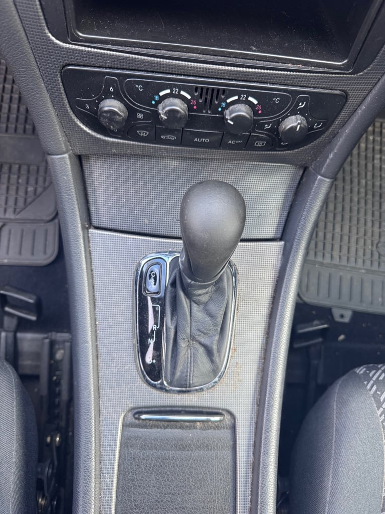 2003 MERCEDES-BENZ C CLASS C180K Avantgarde SE 4dr AUTO PETROL SILVER SALOON VGC