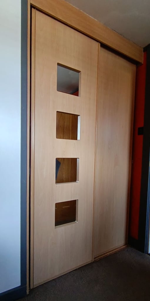 Light wood style aluminium sliding double wardrobe doors