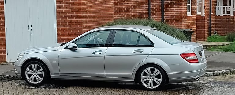 Mercedes-Benz C Class 1.8 C200 CGI Blue Efficiency Avantgarde Saloon 4dr Petrol