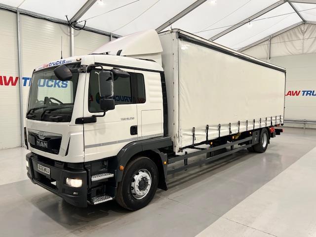 MAN TGM 18.250 4x2 Sleeper Cab Curtainsider