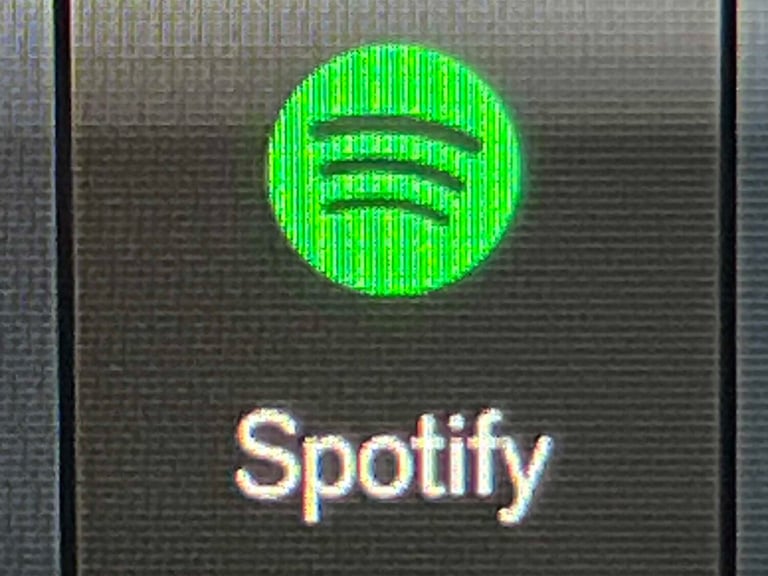  Volvo XC40 2.0 B4P R DESIGN Pro 5dr Auto [7 speed] Estate Petrol Automatic