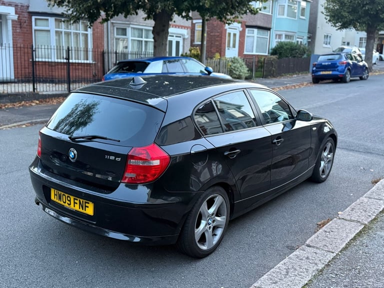 BMW, 1 SERIES, Hatchback, 2010, Manual, 1995 (cc), 5 doors