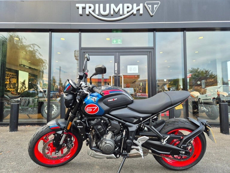 2025 TRIUMPH TRIDENT 660 TRIPLE TRIBUTE EDITION