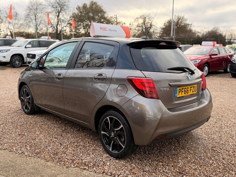 2016 Toyota Yaris 1.5 VVT-h Design E-CVT Euro 6 5dr Hatchback Automatic