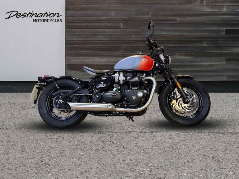 2025 Triumph Bonneville Bobber PREMIUM SINGLE COLOUR Petrol orange 6 Speed
